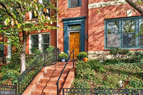 3301 Washington Blvd, Arlington, VA 22201