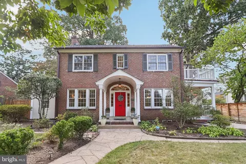 2322 S Arlington Ridge Rd, Arlington, VA 22202