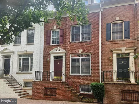 2412 14th St N, Arlington, VA 22201