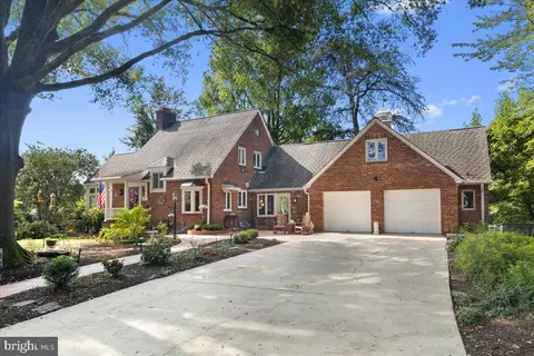 2630 S Lynn St, Arlington, VA 22202