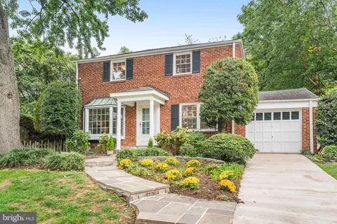 5424 24th St N, Arlington, VA 22205