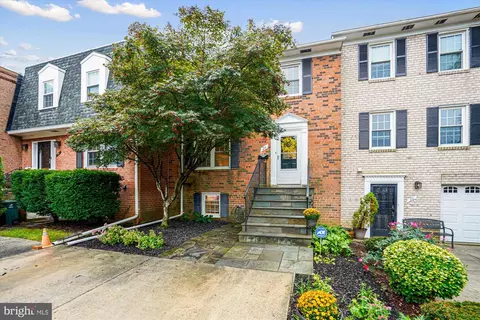 24 S Abingdon St, Arlington, VA 22204