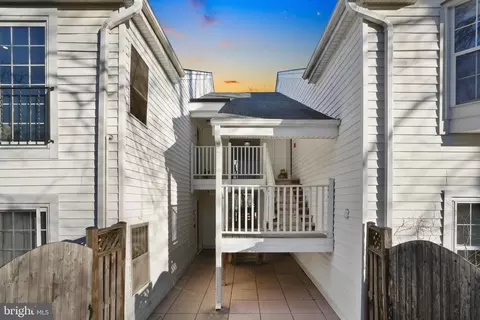 2050 N Calvert St #407, Arlington, VA 22201
