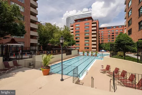 1111 Arlington Blvd #317, Arlington, VA 22209