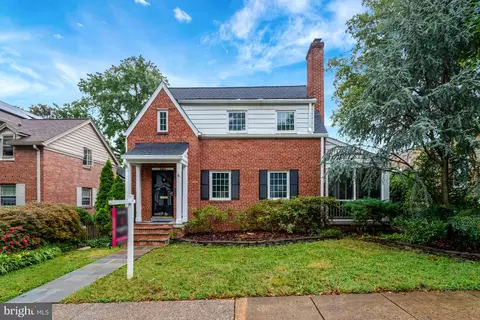 2405 S Inge St, Arlington, VA 22202