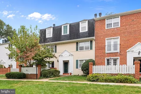 2715 S Walter Reed Dr #B, Arlington, VA 22206
