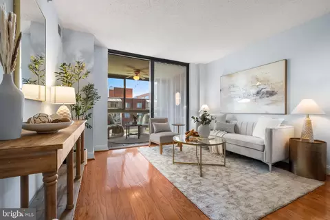 1024 N Utah St #718, Arlington, VA 22201