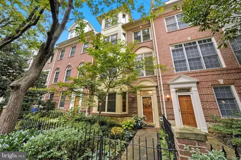 1044 N Stafford St, Arlington, VA 22201