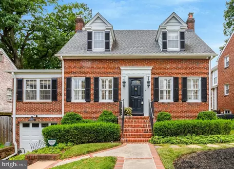 1114 Harrison St N, Arlington, VA 22205