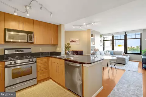1021 N Garfield St #914, Arlington, VA 22201