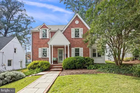 1134 N Harrison St, Arlington, VA 22205