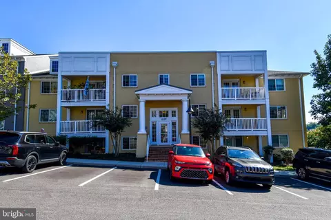 4127 S Four Mile Run Drive Dr #304, Arlington, VA 22204