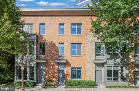 1504 N Scott St #TH-2, Arlington, VA 22209