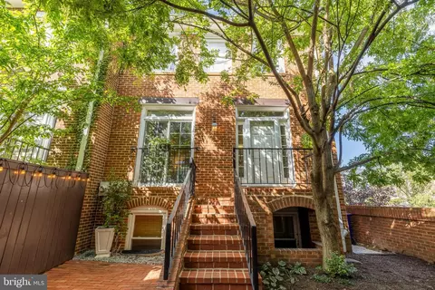 1055 N Stafford St, Arlington, VA 22201