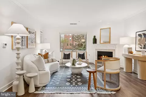 1050 N Stuart St #229, Arlington, VA 22201