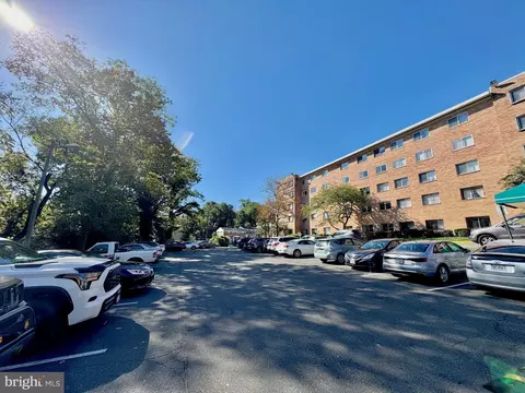 750 S Dickerson St #213, Arlington, VA 22204
