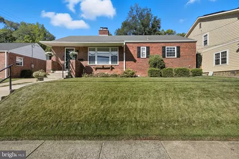 2632 N Sycamore St, Arlington, VA 22207