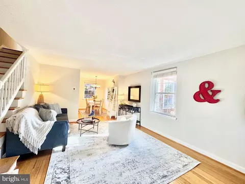Living - 4800 30th St S, Arlington, VA 22206 photo 1 of 3