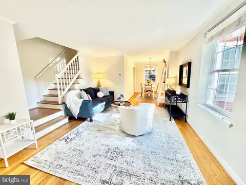 Living - 4800 30th St S, Arlington, VA 22206 photo 3 of 3