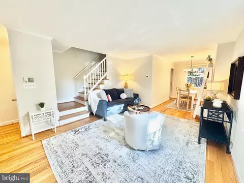 Living - 4800 30th St S, Arlington, VA 22206 photo 2 of 3