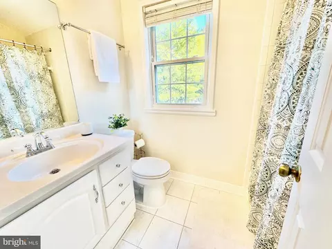Bath - 4800 30th St S, Arlington, VA 22206 photo 1 of 2