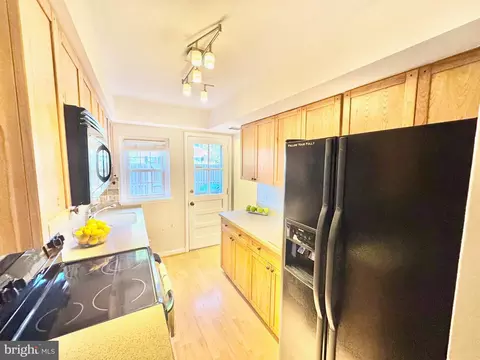 Kitchen - 4800 30th St S, Arlington, VA 22206 photo 1 of 2