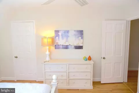 Bedroom - 4800 30th St S, Arlington, VA 22206 photo 2 of 6