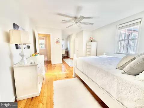 Bedroom - 4800 30th St S, Arlington, VA 22206 photo 3 of 6