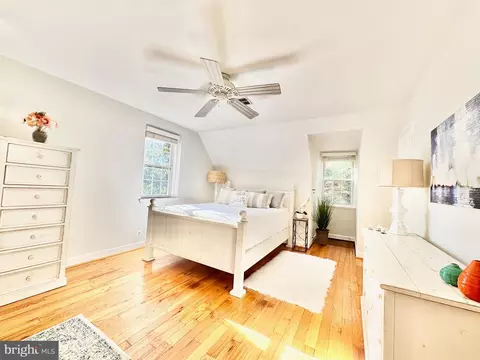 Bedroom - 4800 30th St S, Arlington, VA 22206 photo 1 of 6