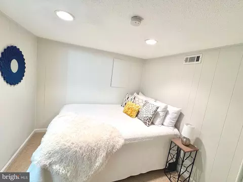 Bedroom - 4800 30th St S, Arlington, VA 22206 photo 5 of 6