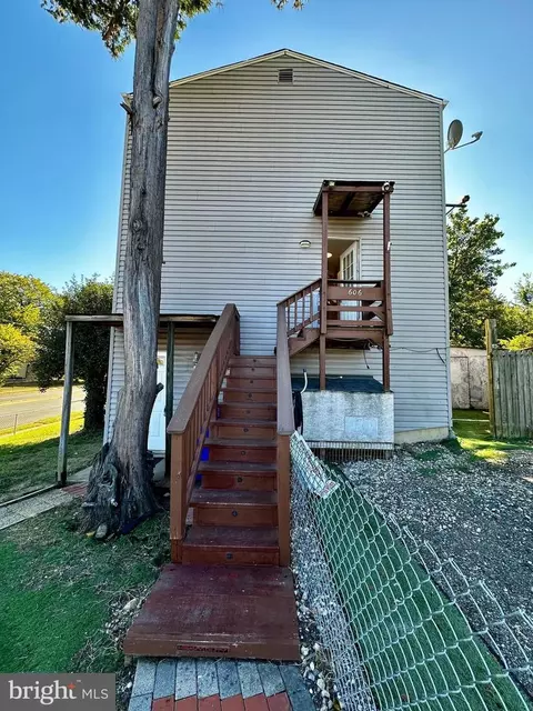 606 S Glebe Rd, Arlington, VA 22204
