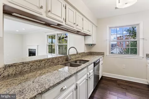 Kitchen - 945 S Scott St #2, Arlington, VA 22204 photo 1 of 6