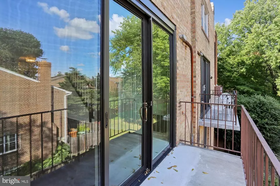 Exterior - 945 S Scott St #2, Arlington, VA 22204 photo 2 of 6