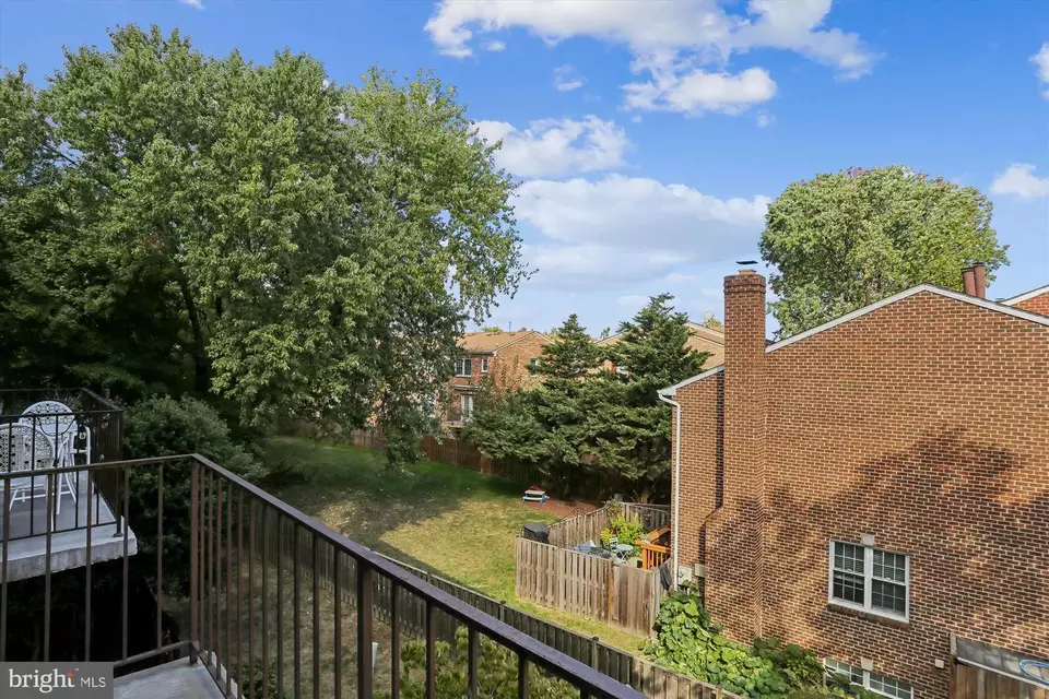 Exterior - 945 S Scott St #2, Arlington, VA 22204 photo 3 of 6