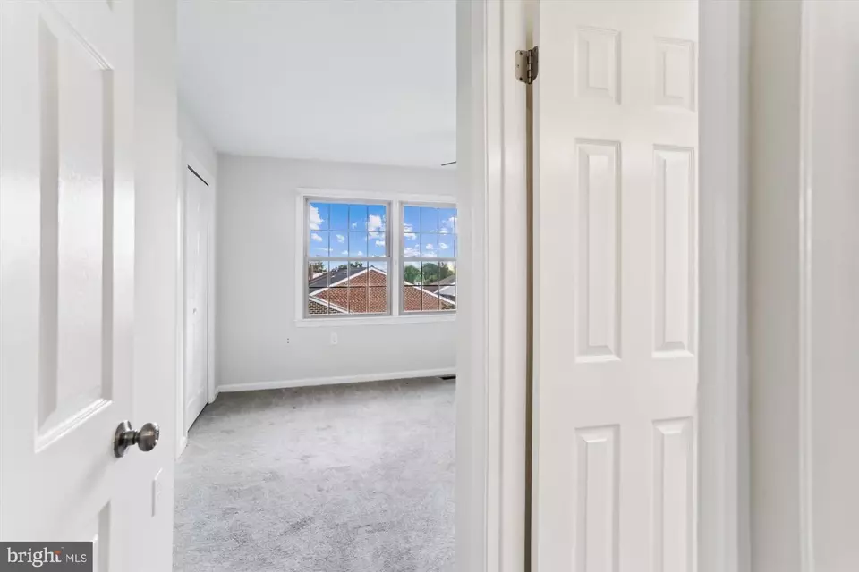 Entry Way - 945 S Scott St #2, Arlington, VA 22204 photo 4 of 6