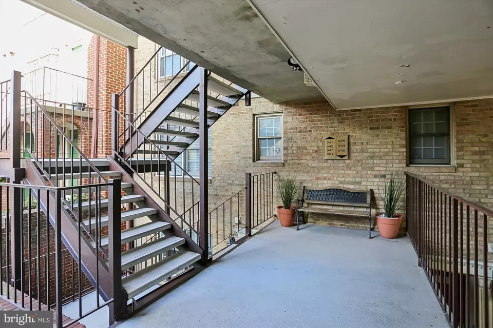 Exterior - 945 S Scott St #2, Arlington, VA 22204 photo 5 of 6