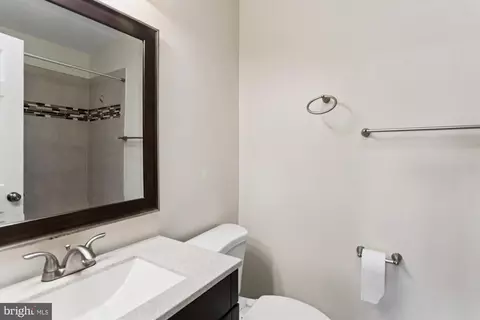 Bath - 945 S Scott St #2, Arlington, VA 22204 photo 1 of 1