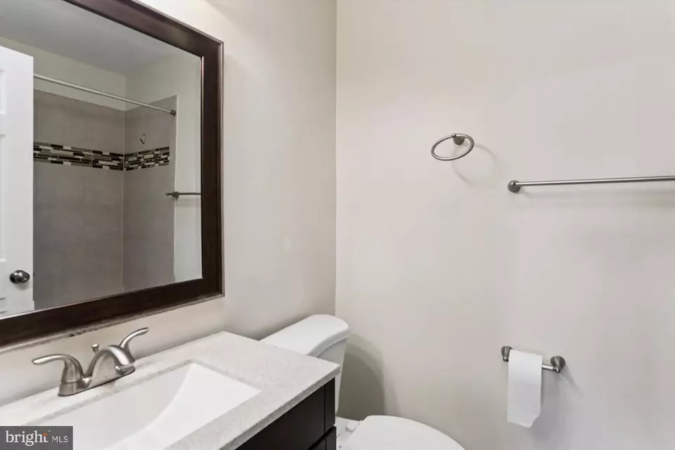 Bath - 945 S Scott St #2, Arlington, VA 22204 photo 1 of 1