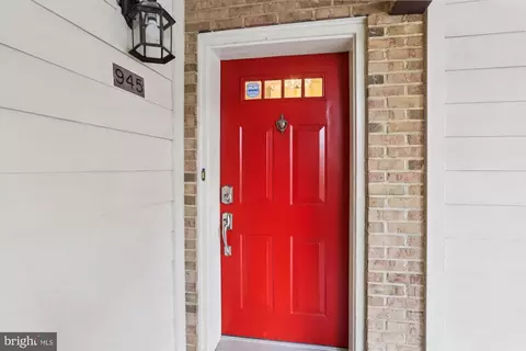 Other - 945 S Scott St #2, Arlington, VA 22204 photo 1 of 7