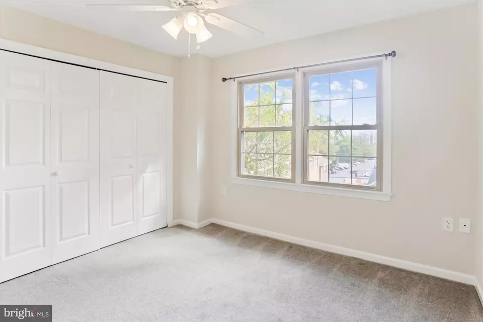 Bedroom - 945 S Scott St #2, Arlington, VA 22204 photo 4 of 5