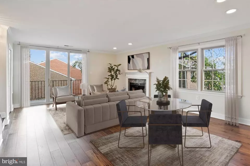 Living - 945 S Scott St #2, Arlington, VA 22204 photo 2 of 8