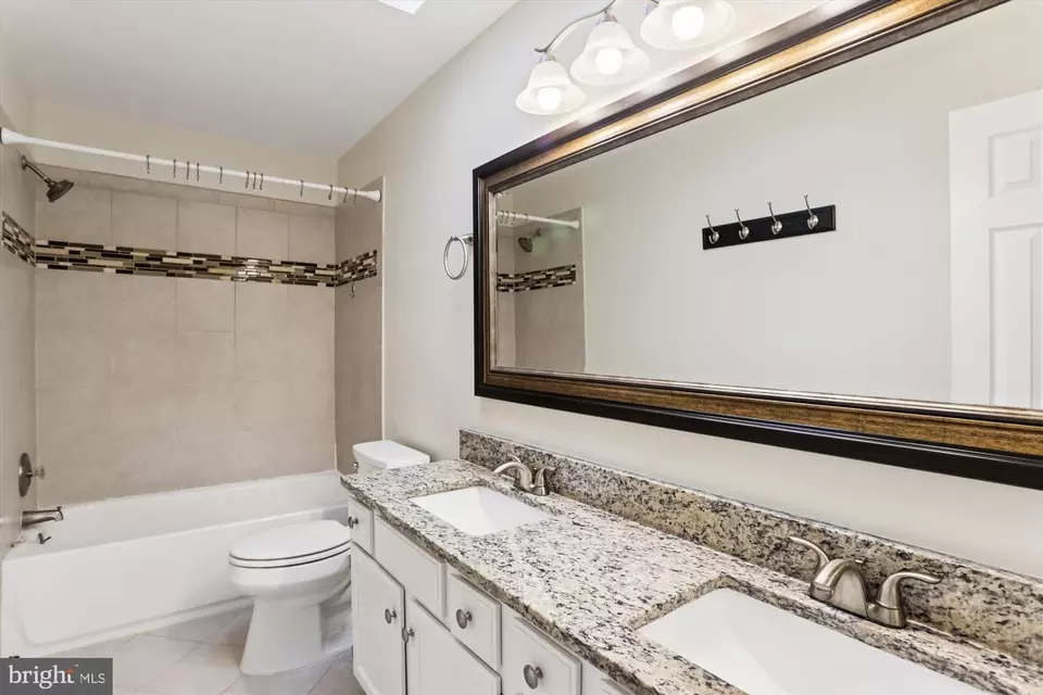 Entry Way - 945 S Scott St #2, Arlington, VA 22204 photo 5 of 6