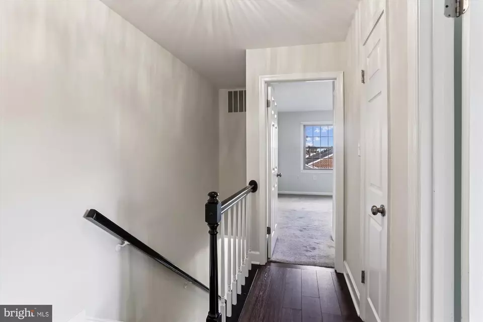 Entry Way - 945 S Scott St #2, Arlington, VA 22204 photo 3 of 6