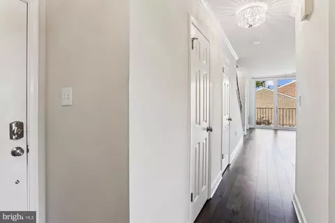Entry Way - 945 S Scott St #2, Arlington, VA 22204 photo 1 of 6