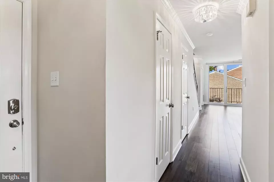 Entry Way - 945 S Scott St #2, Arlington, VA 22204 photo 1 of 6