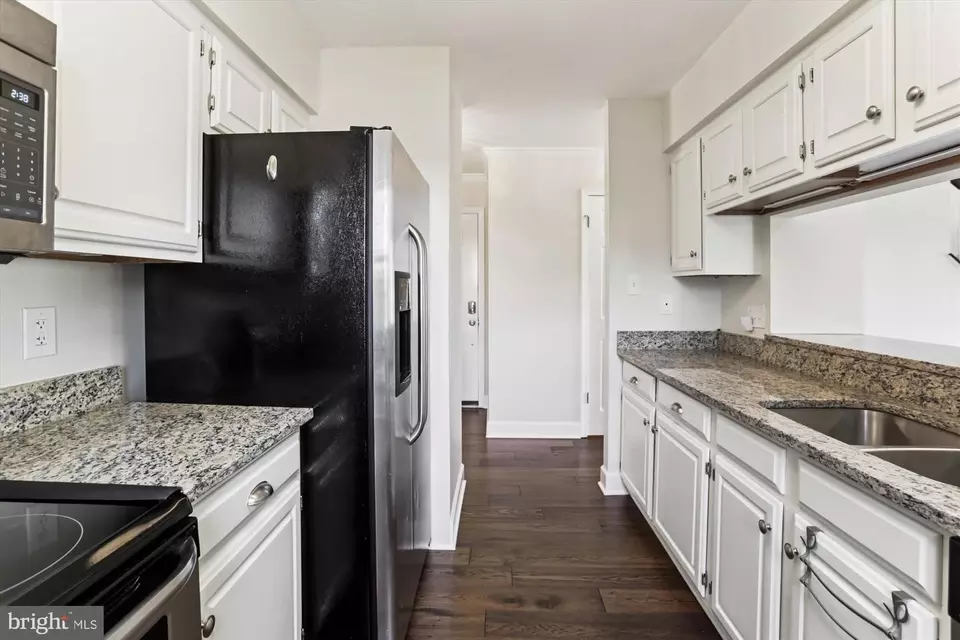 Kitchen - 945 S Scott St #2, Arlington, VA 22204 photo 6 of 6