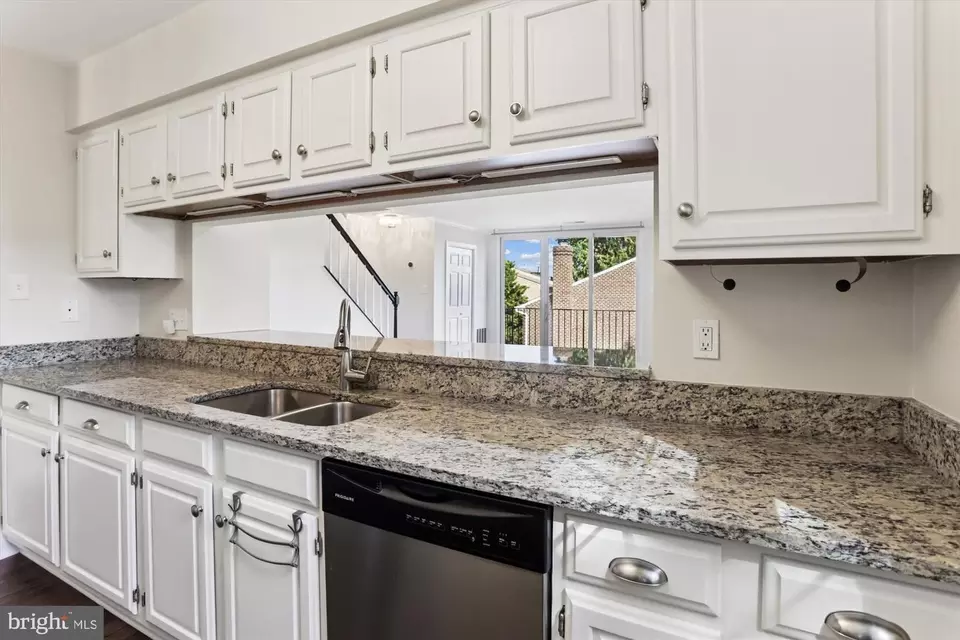 Kitchen - 945 S Scott St #2, Arlington, VA 22204 photo 3 of 6