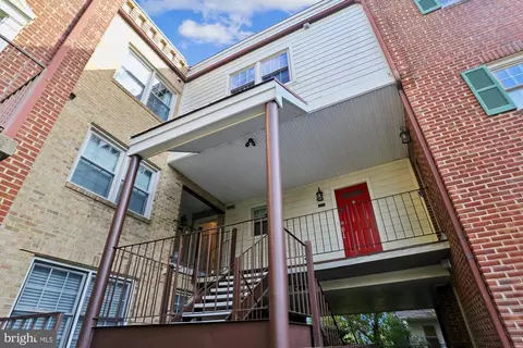 Exterior - 945 S Scott St #2, Arlington, VA 22204 photo 1 of 6