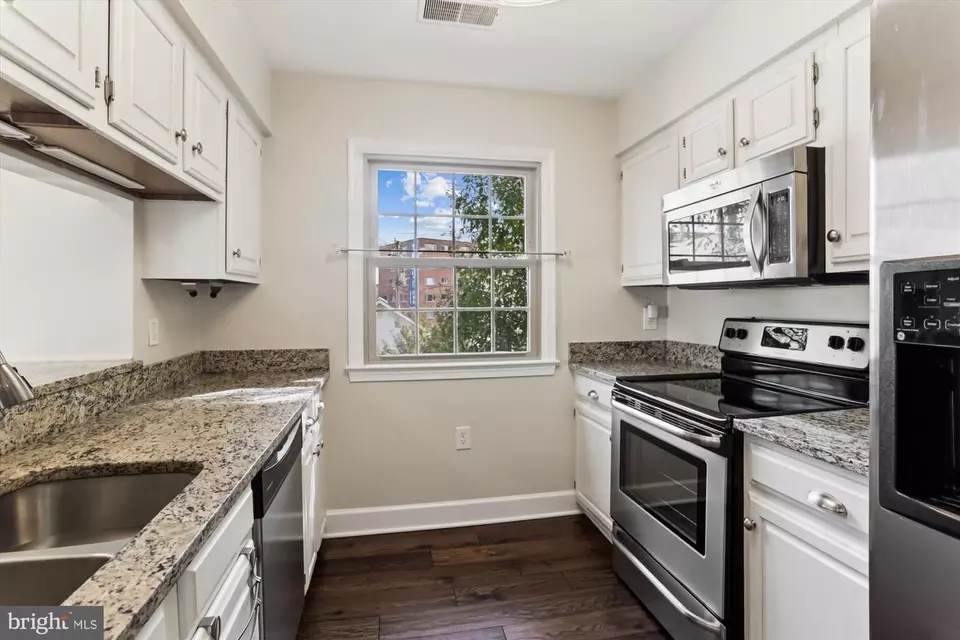 Kitchen - 945 S Scott St #2, Arlington, VA 22204 photo 4 of 6