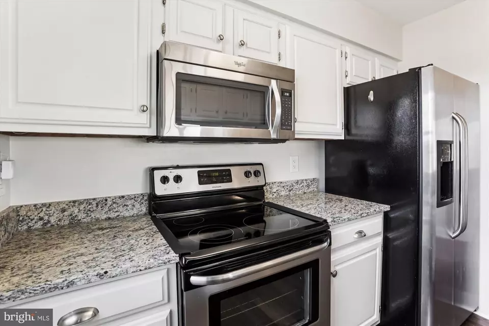 Kitchen - 945 S Scott St #2, Arlington, VA 22204 photo 5 of 6